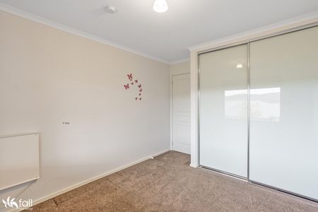 Spacious and Modern Family Home! - Photo 3