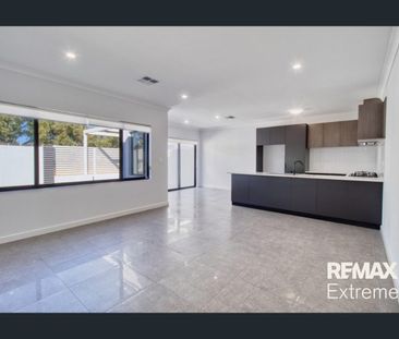 Beautiful 3x2 Near New Townhouse - Photo 6