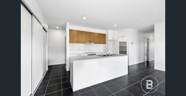 OPEN & BRIGHT 4 BEDROOM HOME - Photo 1