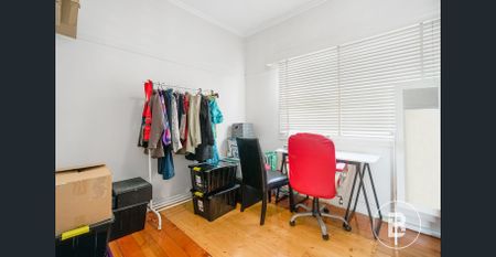 NEAT AND TIDY TWO BEDROOM HOME IN CENTRAL LOCATION - Photo 3