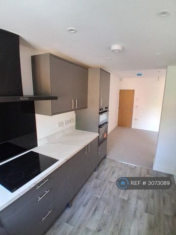 3 bedroom terraced house to rent - Photo 3