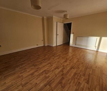 4 bedroom semi-detached house to rent - Photo 1