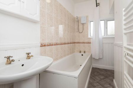 3 bedroom terraced house to rent - Photo 3