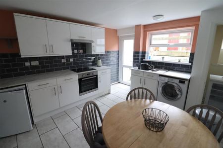 2 bedroom terraced house to rent - Photo 2