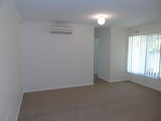 Neat 2 Bedroom Unit in Quiet Block - Photo 1