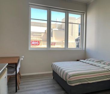 Renovated studio unit with AC in Broadway - Photo 2