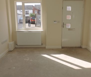 4 Bed Mid Terrace Meynell Road Leicester LE5 - Ace Properties - Photo 3