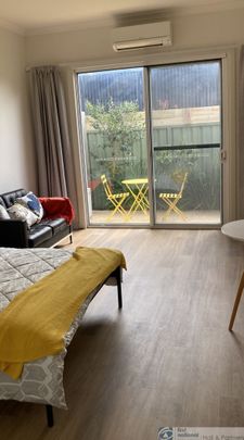 STUDIO BEDSIT - Photo 1