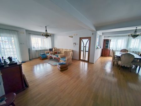 Mihai Bravu imobil 8 camere - Fotografie 3