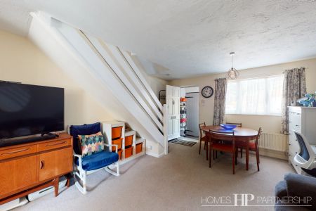 Kenilworth Close, Crawley, RH11 - Photo 5