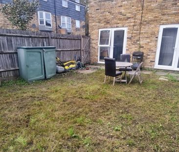 Room in a Shared Flat, Lairdale Close, SE21 - Photo 6