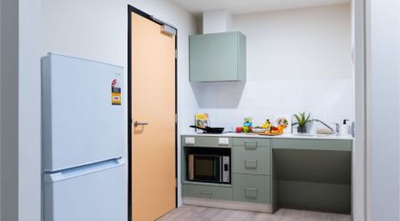 A large studio apartment equipped with a separate bathroom and kitchen. 【2 weeks rent free】 - Photo 3