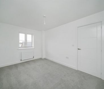 4 bedroom detached house to rent - Photo 4