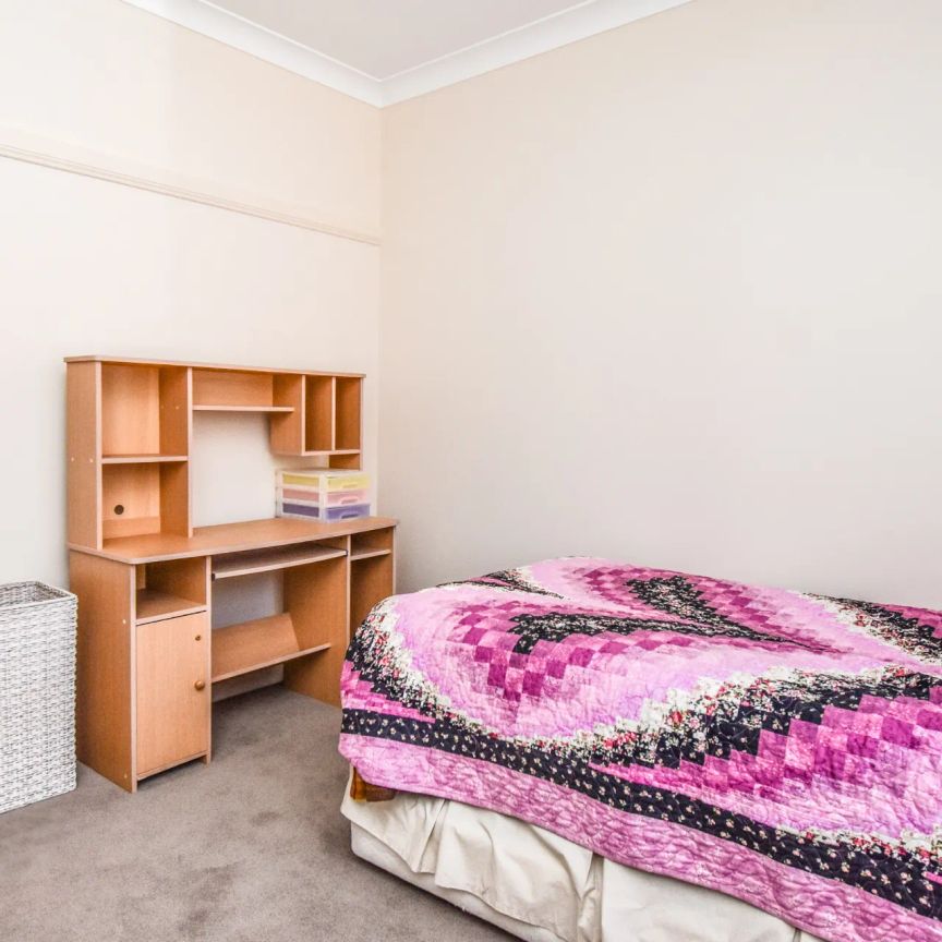 Share House Move-In Ready – Ideal for Students/FIFO - Photo 1