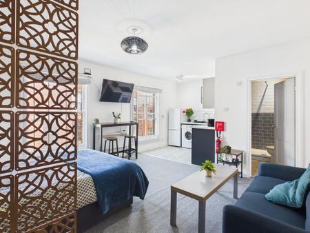 Studio to rent - Photo 2