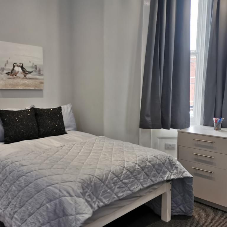 1 bedroom in a house share to rent - Photo 1