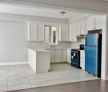 For Lease - 58 Heritage Street, Bradford West Gwillimbury, Ontario - Photo 2