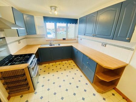 Lovell Gardens, IP25 6TX - Photo 2