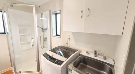 Charming 2-Bedroom Home in Mangere East, Manukau – $530/Week - Photo 4