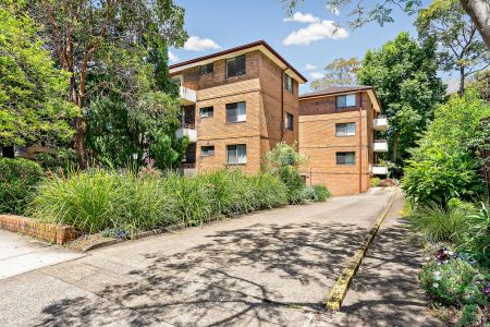 2 BEDROOM GEM IN THE HEART OF PARRAMATTA! GREAT VALUE! - Photo 4