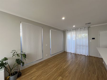 Modern Family Home - Photo 5