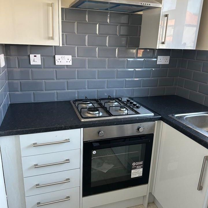 2 bedroom ground floor flat to rent - Photo 1