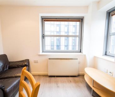 2 bedroom apartment to rent - Photo 2