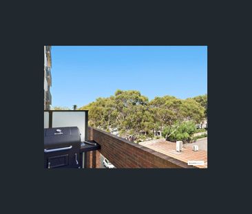 Boutique Luxury in the Heart of South Yarra - Photo 4
