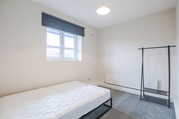 Room in a Shared Flat, Lilford House, SE5 - Photo 1