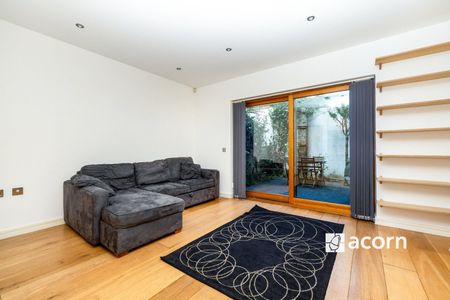 Queen Annes Square, London, SE1 - Photo 2