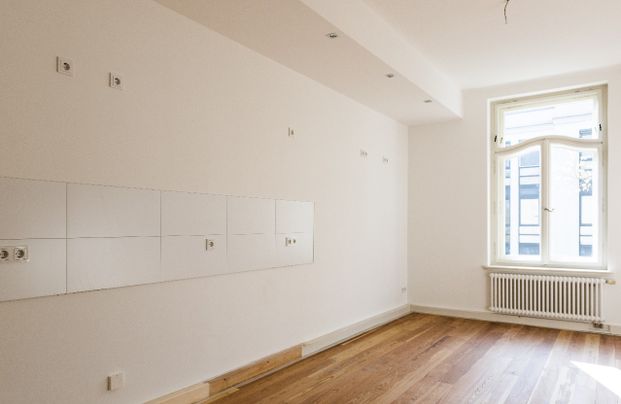 Stilvoll wohnen in Gohlis: Luxus- 4 Zimmer Gründerzeitwohnung mit Terrasse und historischem Ofen - Photo 1