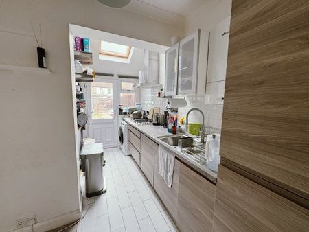 Upminster Road South , Rainham , RM13 9AX, Property for rent - Photo 2