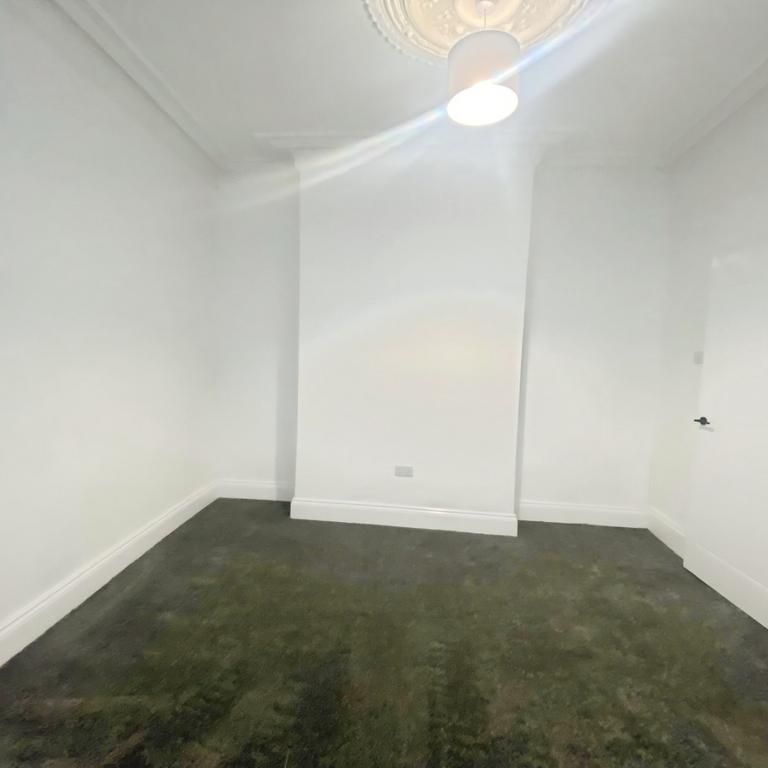 2 bedroom ground floor flat to rent - Photo 1