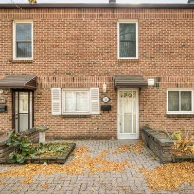 3-Bedroom Condo Townhouse in the Junction Triangle - Photo 1