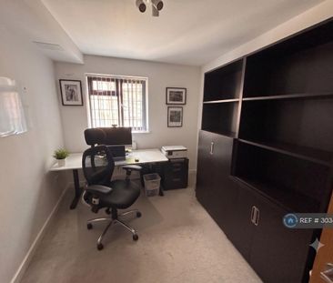 3 bedroom flat to rent - Photo 4