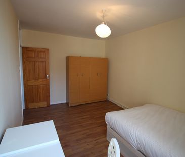 Room in a Shared Flat, Market Square, E14 - Photo 2