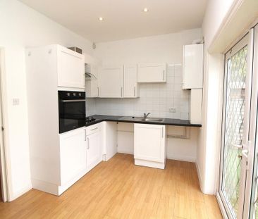 2 bedroom end of terrace house to rent - Photo 6