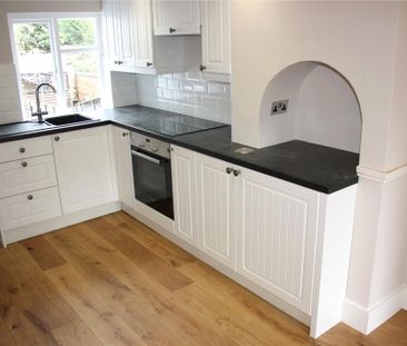 2 bedroom terraced house to rent - Photo 4