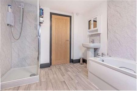 En-suite Room, Bromyard Road, Worcester, WR2 - Photo 4