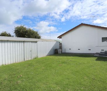 Beautifully positioned 3 bedroom home! - Photo 2