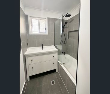 3 bedroom home that is a street back from the water! - Photo 1