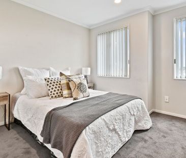 12 Saddleback Crescent, Papakura, Auckland - Photo 2