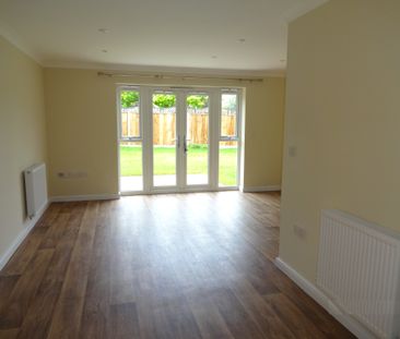 Three Bedroom Semi-Detached House for Rent in Drayton - Photo 1