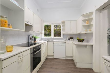 The Perfect Mix of Period Charm with Contemporary Updates - Photo 4