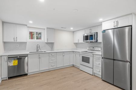 For Lease - 135 Waterloo Avenue Unit# Basement, Toronto, Ontario - Photo 2