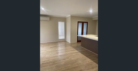 Beautifully Updated Family Home in Gainsborough Greens - Photo 5