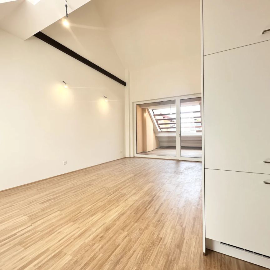 TOP Sanierte Wohnung im Dachgeschoss - Mit Schlossbergaussicht - Foto 1