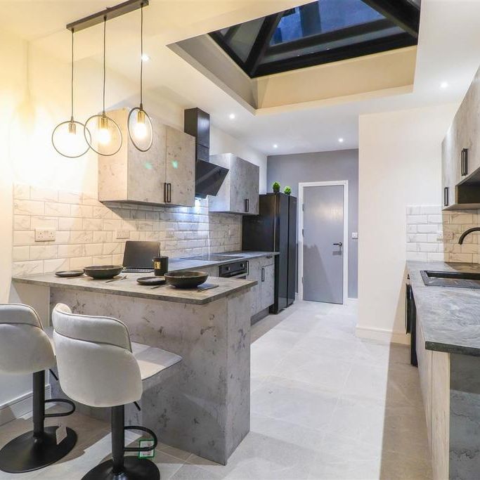 1 bedroom in a house share to rent - Photo 1