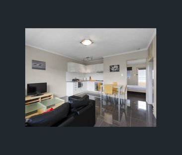 Stylish Furnished Apartment - Great Value! - Photo 1