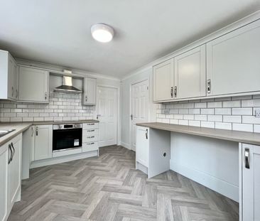 3 bedroom detached bungalow to rent - Photo 4